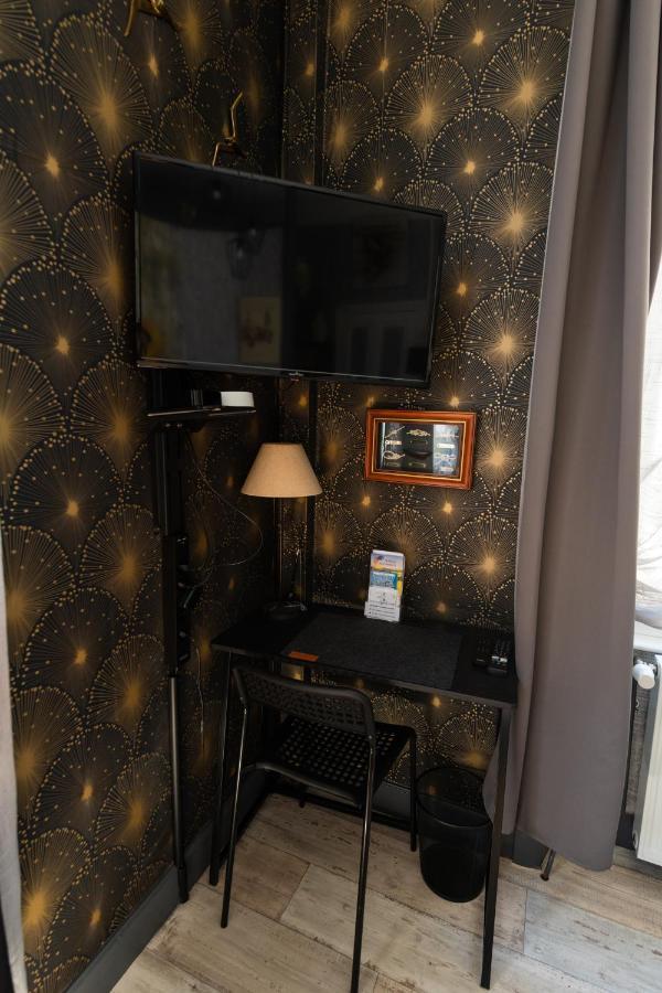 Studio Malou, Cuisine, Salle D'Eau, Terrasse Amenagee Olliergues Екстериор снимка