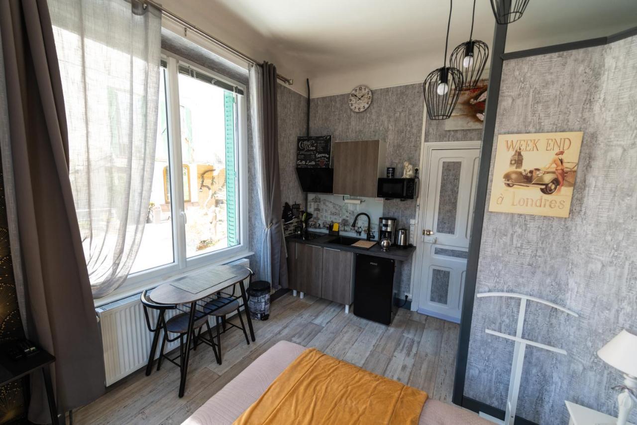 Studio Malou, Cuisine, Salle D'Eau, Terrasse Amenagee Olliergues Екстериор снимка