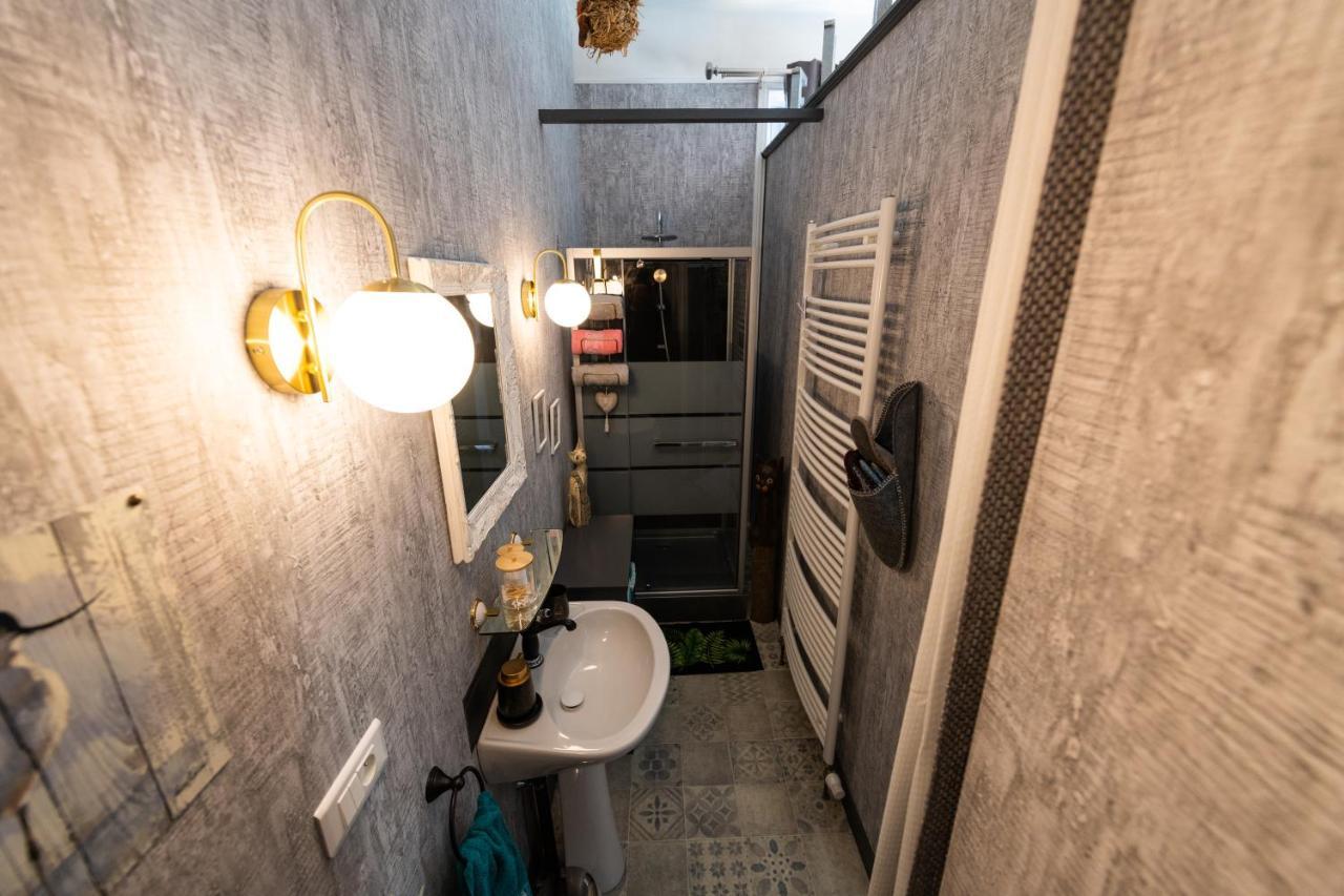 Studio Malou, Cuisine, Salle D'Eau, Terrasse Amenagee Olliergues Екстериор снимка