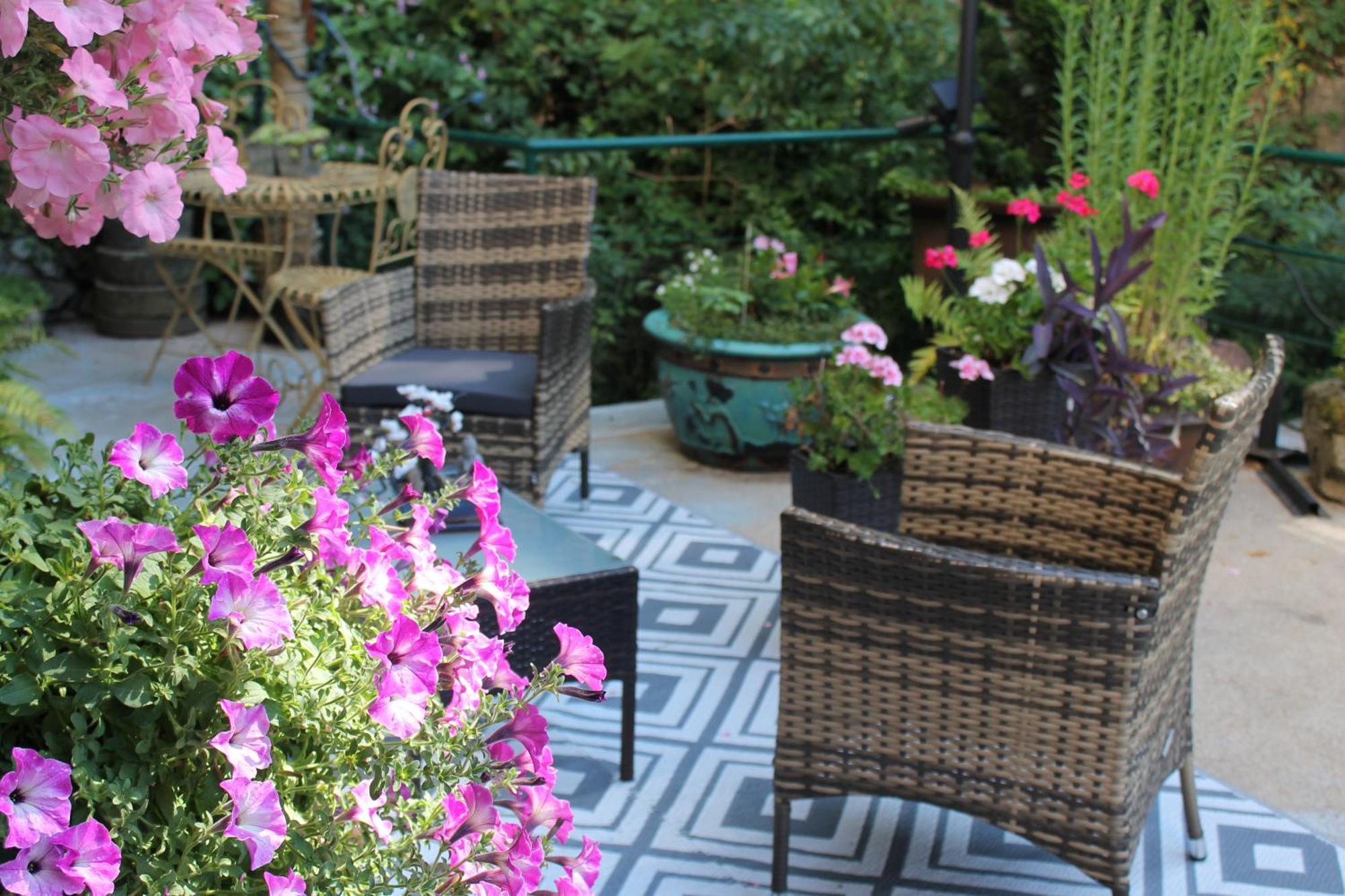 Studio Malou, Cuisine, Salle D'Eau, Terrasse Amenagee Olliergues Екстериор снимка