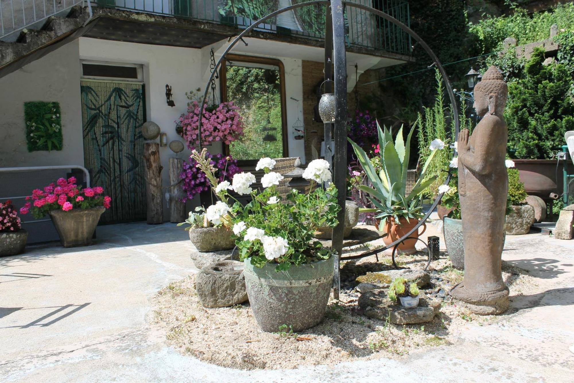 Studio Malou, Cuisine, Salle D'Eau, Terrasse Amenagee Olliergues Екстериор снимка