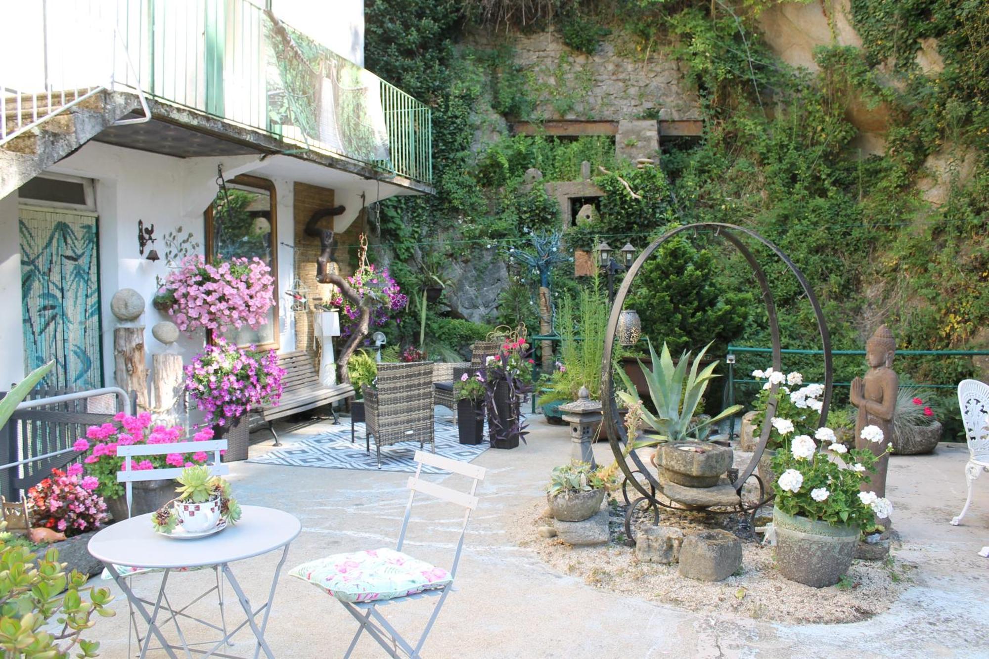 Studio Malou, Cuisine, Salle D'Eau, Terrasse Amenagee Olliergues Екстериор снимка