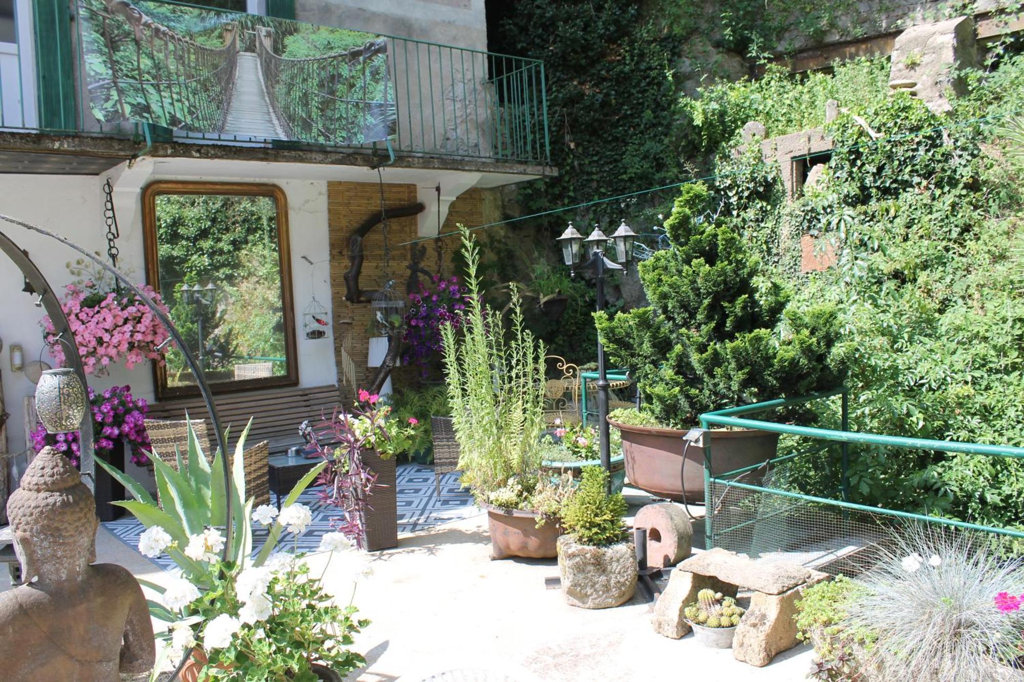 Studio Malou, Cuisine, Salle D'Eau, Terrasse Amenagee Olliergues Екстериор снимка
