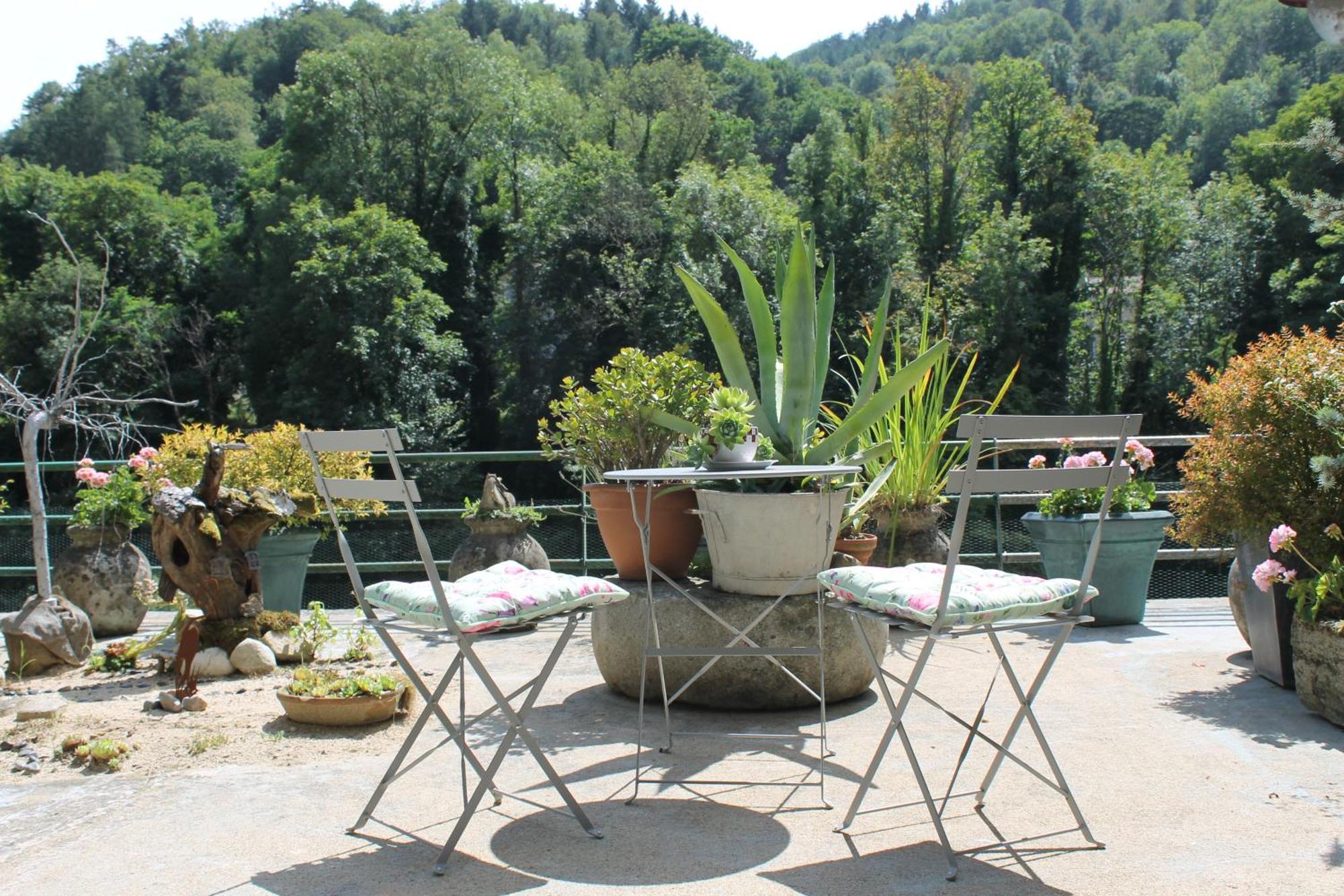 Studio Malou, Cuisine, Salle D'Eau, Terrasse Amenagee Olliergues Екстериор снимка
